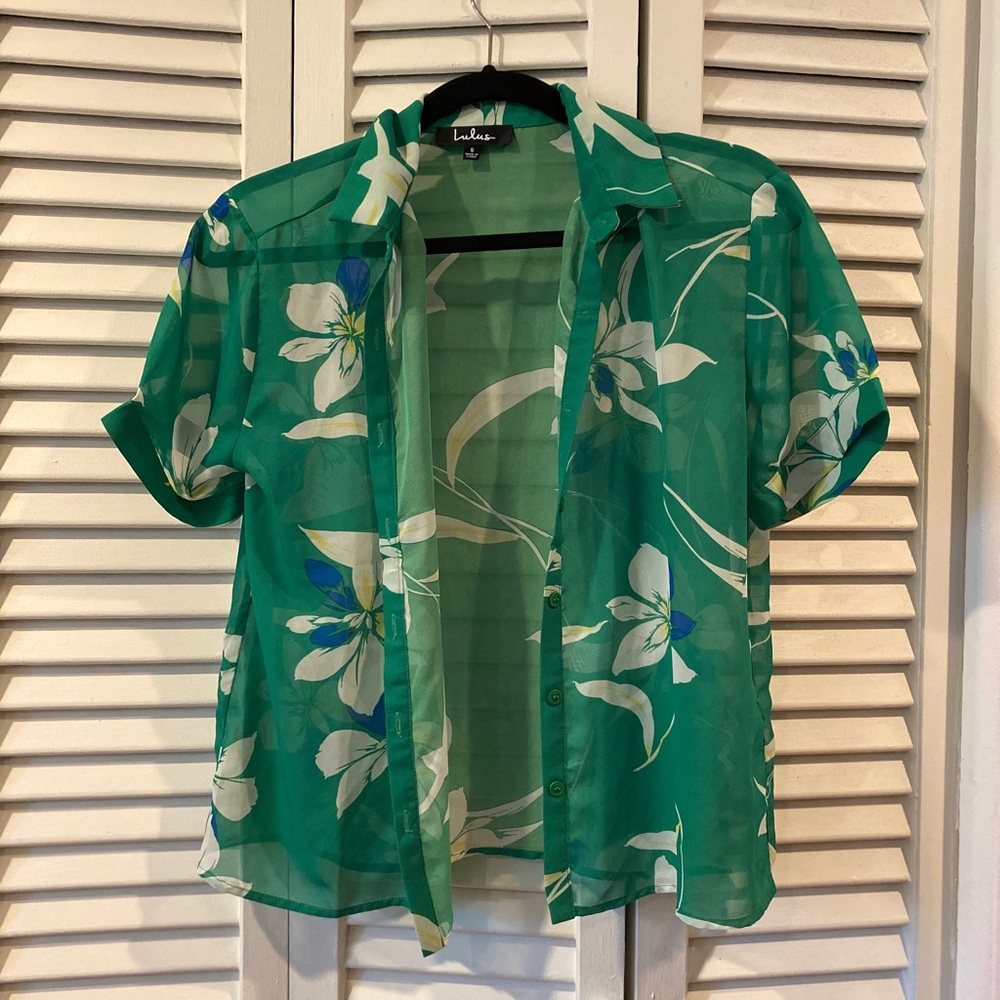 Lulu’s green floral button up